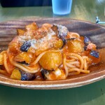 カルモ 小皿イタリアン&生パスタ - 茄子とモッツァレラのトマトソース