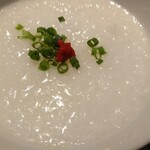 華都飯店 博多 - 淡い出汁が美味しい粥。