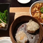 華都飯店 博多 - 焼売、青椒肉絲、麻婆豆腐。