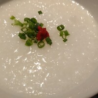 博多華都飯店 - 淡い出汁が美味しい粥。
