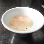 Takemura - まずは桜の塩漬けのお湯がでてきます
