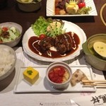 馬桜 - 煮込みハンバーグランチ