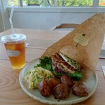 farmer's table mano - たけし豚バーガーセット、水出しコーヒーレモンソーダ