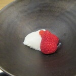 一本杉 川嶋 - 朝採れ苺　酒粕のブラマンジェ