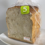 サリュー - 玄米食パン（1斤 380円）