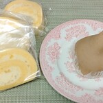 東京洋菓子倶楽部 - モンブラン ￥560  金座ロール ￥300