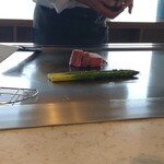 鉄板焼き 七里ガ浜 - サーロインとアスパラ