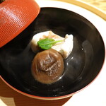 温石 - 鯛のお椀、椎茸、ツル菜