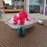 森ちゃんちのジャム屋 - かき氷（イチゴ）350円　側面