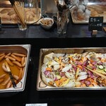 美健ごちそうビュッフェ 花も実も - あらびきソーセージ、反対側にもグリル野菜