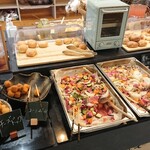 美健ごちそうビュッフェ 花も実も - チーズドック、コーンボール、グリル野菜、パン5種類ほど、レモンジャム