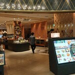 美健ごちそうビュッフェ 花も実も - 入口(解放的で店内も広々)以前も和食ビュッフェのお店でした