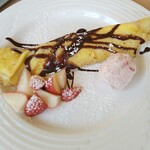 Kafe resutoran baruga - 苺と生クリームのクレープチョコソース