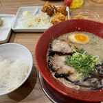 Tonkotsu Ramen Teppen - 唐揚げ美味しかったです。