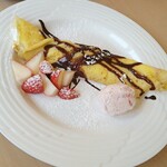 カフェレストラン・バルーガ - 苺と生クリームのクレープチョコソース