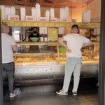 Gelateria Mucho Gusto - イタリアのお父さん (ちょっと太め、ジェラートの食べ過ぎ ｶﾅ)