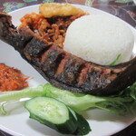 Warung Berkah Jaya - Pecel Lele（ナマズ揚げ）