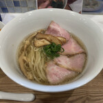 IKR51 - 貝だし醤油らぁ麺 880円