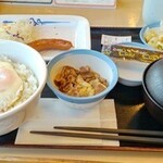 松屋 - ソーセージエッグ定食ミニ牛皿