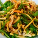 新シン - 青椒肉絲丼 接写