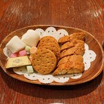 174215646 - 無料で付いてくる焼き菓子