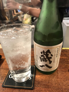 東京立ち飲みバル - 蔵八ジョイホワイト(芋)。こちらはソーダ割り。華やかな感じはソーダ割りでもしっかりだけど、ロックでも良いかなぁ？