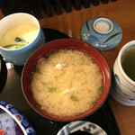 Naniwa zushi - にぎり寿司セットの味噌汁と茶碗蒸し