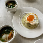 MM THAI - 魚介の辛味スープ、豚肉のクオキンカレー炒飯