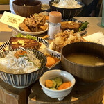 海沿いの キコリ食堂 - 