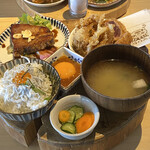 海沿いの キコリ食堂 - 