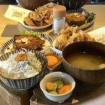 海沿いの キコリ食堂 - 