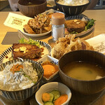 海沿いの キコリ食堂 - 