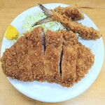 とんかつ山家 - ロースかつにアジフライトッピング