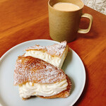 ラフカ - クロワッサンクレーム(半分に切ったもの)