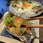 SAKE-HALL MASUYA - 鮭と芽キャベツのねぎ味噌ちゃんちゃ焼き（税込 770円）評価＝◎
