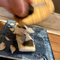 くずし鉄板 あばぐら 神田店 - トリュフバタートースト　サマートリュフかけ