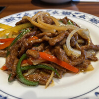 横浜中華街 重慶飯店 本館 - 牛肉と三色ピーマンの細切り炒め