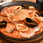 Tapas Kitchen by Massa - 渡り蟹と魚介のトマトパエリア