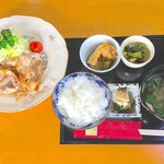 杜の楽園 カフェ太陽の蔵 - 日替わりランチ生姜焼き＋ご飯＋味噌汁＋小鉢3品付き