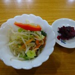 Hitotsugi - サラダと漬物