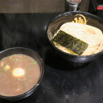 tsukememmushin - 豚骨つけ麺(半熟味玉入り)並・麺300ｇ　1,050円　＋　麺大盛り100ｇプラス　100円