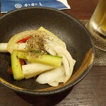 焼鶏 かかし - オリジナルピクルス。口の中の味変によかった！