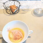 La Brianza - ラビオリスペック(燻製生ハム)生ハムのブロード。この形のラビオリ大好き〜 スペックの薫香もいい感じ(^^)/ ブロードにパン浸したりもして美味しく楽しみました