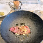 La Brianza - 北海道産A5黒毛和牛ブレザオラ卵黄ロビオラフォンドゥーダソース24ヶ月熟成ミモレットチーズ。