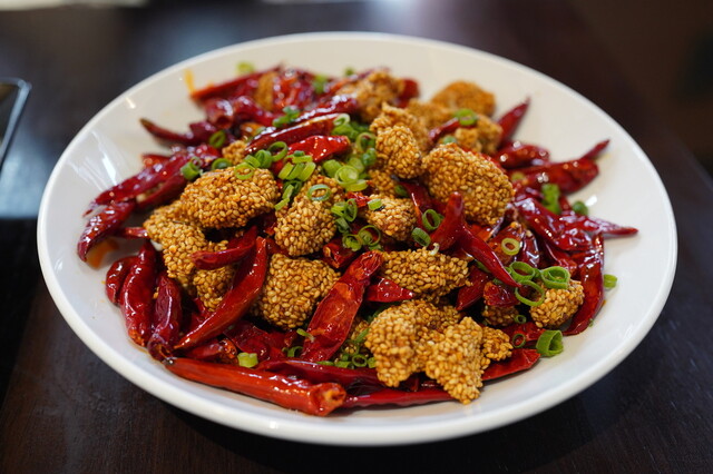 四川家庭料理 楊八戸 - 本八戸（中華料理）の写真