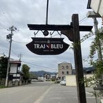 トラン・ブルー - 看板