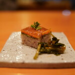 日本料理 たかむら - 秋田産桜鱒のルイベの押し寿司