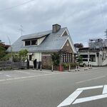 トラン・ブルー - 反対側からの外観