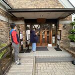 トラン・ブルー - 整理券受領待ち