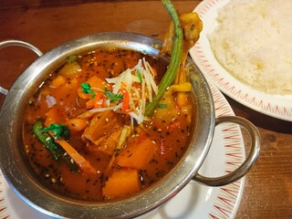 Royal Indo - チキンスープカレー+プレーンライス(1120円)